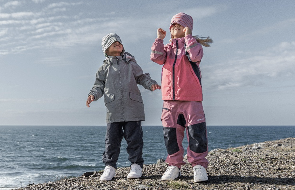 Jak oblékat děti na jaře? Vrstvěte funkční oblečení, které roste spolu s nimi
